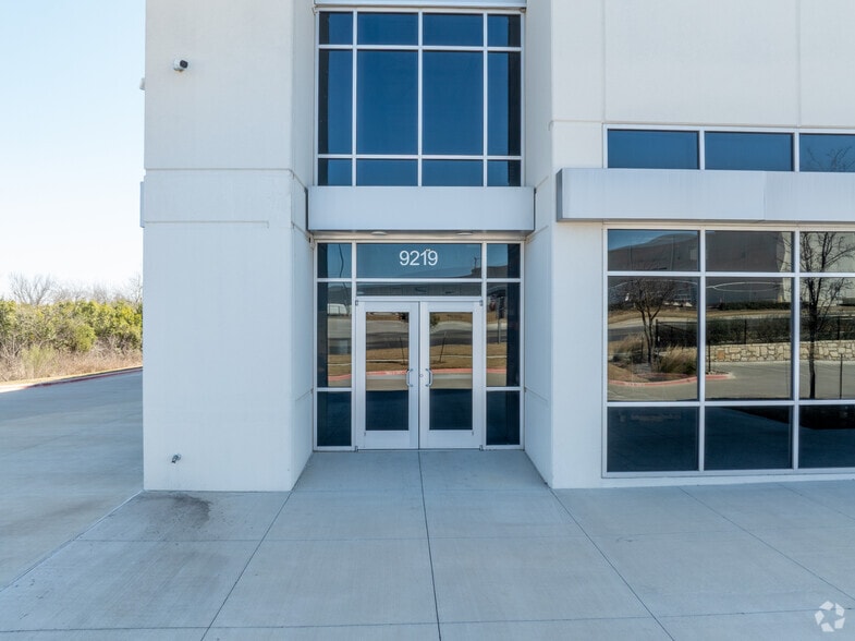 9219 Tuscany Way, Austin, TX for lease - Building Photo - Image 3 of 6