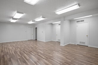 9386 S Redwood Rd, West Jordan, UT à vendre Photo intérieure- Image 2 de 3