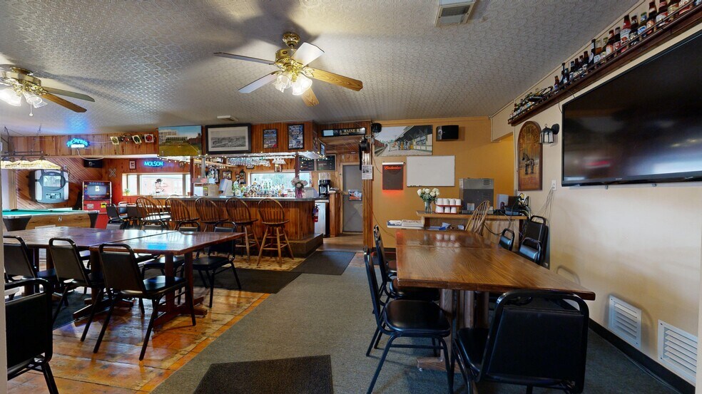 695 Lisbon St, Lisbon, ME à vendre - Photo du bâtiment - Image 3 de 73