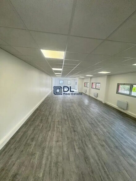 Local d'activités dans Orly à vendre - Photo intérieure - Image 2 de 9