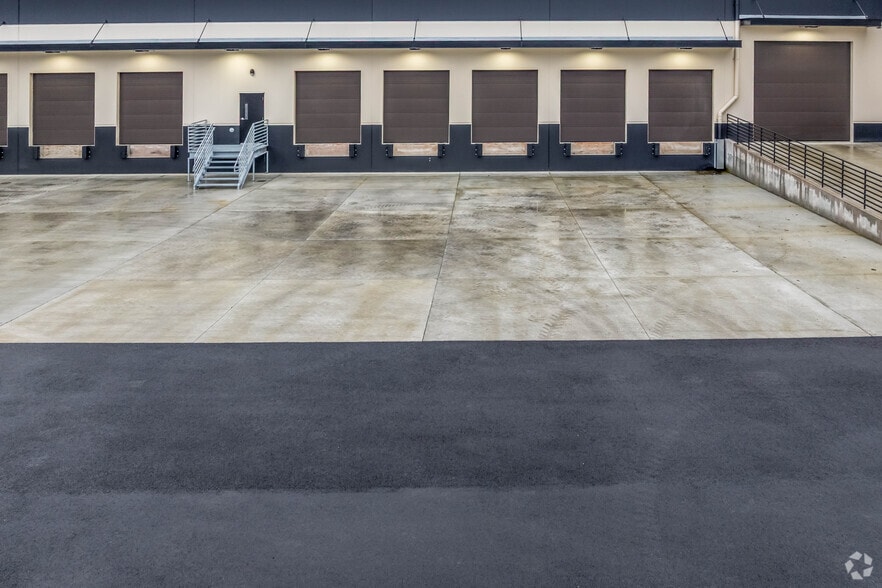 6801 Seaway Blvd, Everett, WA for lease - Building Photo - Image 3 of 5