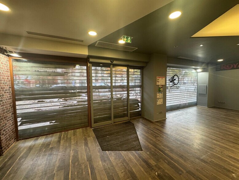 Retail in Paris for lease - Building Photo - Image 3 of 6