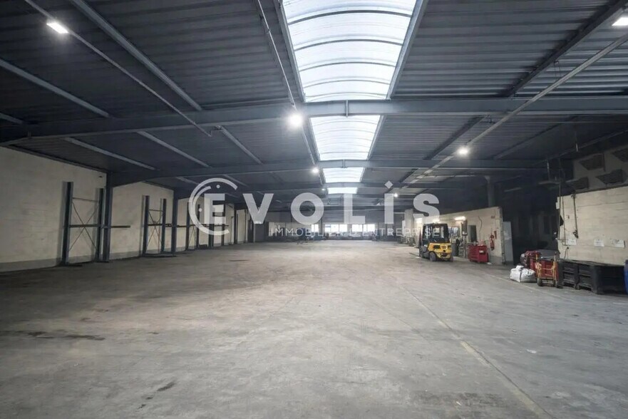 Flex in Noisiel for lease - Building Photo - Image 1 of 2