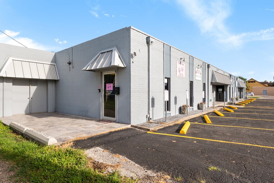 604 S 77 Sunshine Strip, Harlingen, TX à vendre - Photo du bâtiment - Image 3 de 33