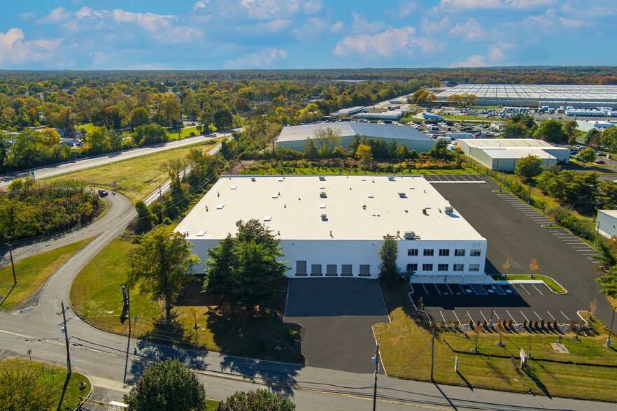 1 Newbold Rd, Fairless Hills, PA for lease - Building Photo - Image 2 of 6