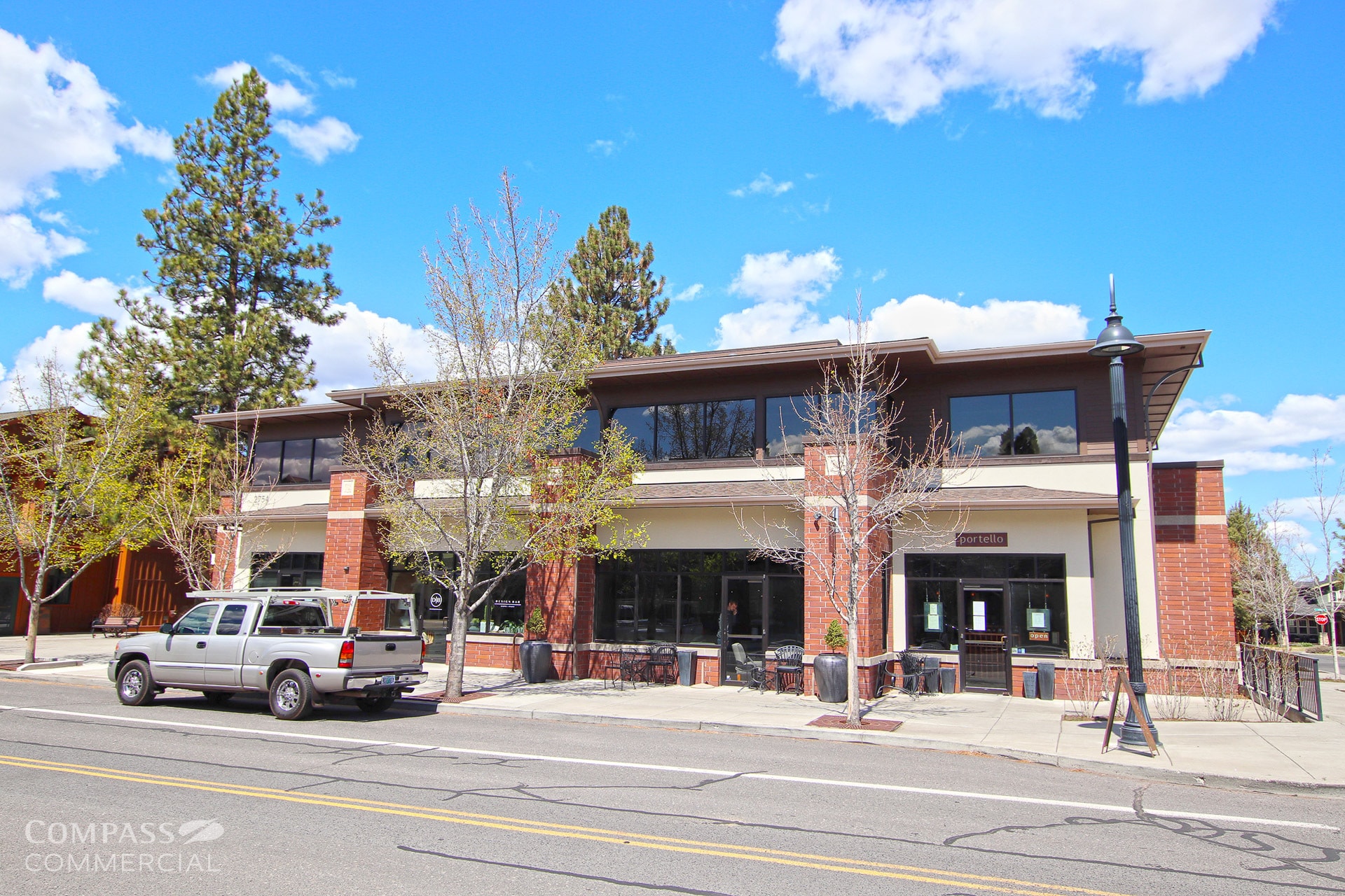 2754 NW Crossing Dr, Bend, OR for lease Building Photo- Image 1 of 2