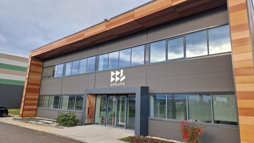 18 Allée Du Grand Totem - Rd1006, Saint-Quentin-Fallavier for lease - Building Photo - Image 3 of 10