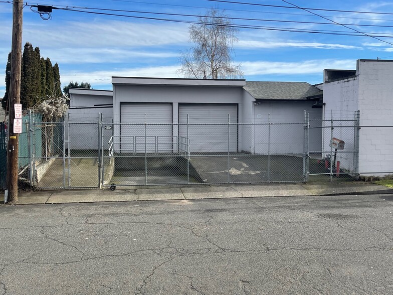 635 N Columbia Blvd, Portland, OR for sale - Building Photo - Image 2 of 13