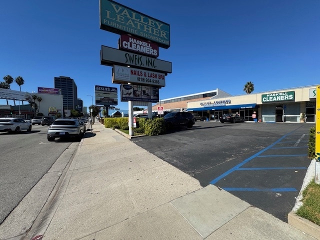 15605 Ventura Blvd, Encino, CA à louer - Photo du bâtiment - Image 2 de 7