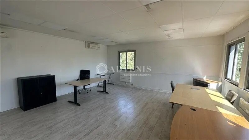 Office in Neuilly-sur-Marne for lease Interior Photo- Image 1 of 7