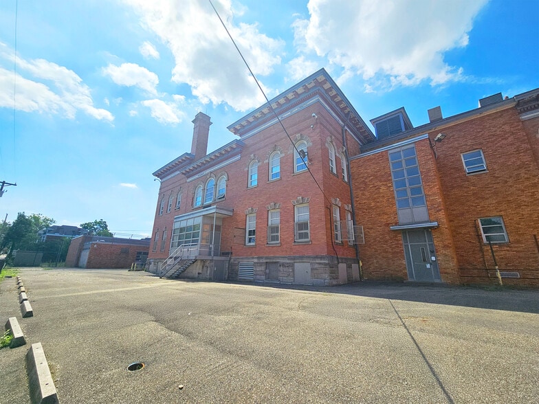 7109 Hermitage St, Pittsburgh, PA for lease - Building Photo - Image 2 of 2