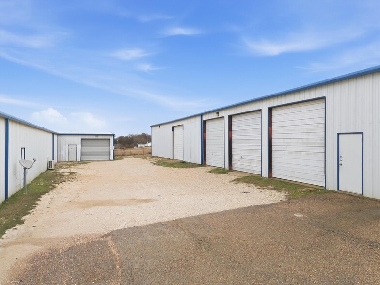 808A-814 Panther Way, Hewitt, TX for lease - Building Photo - Image 3 of 6