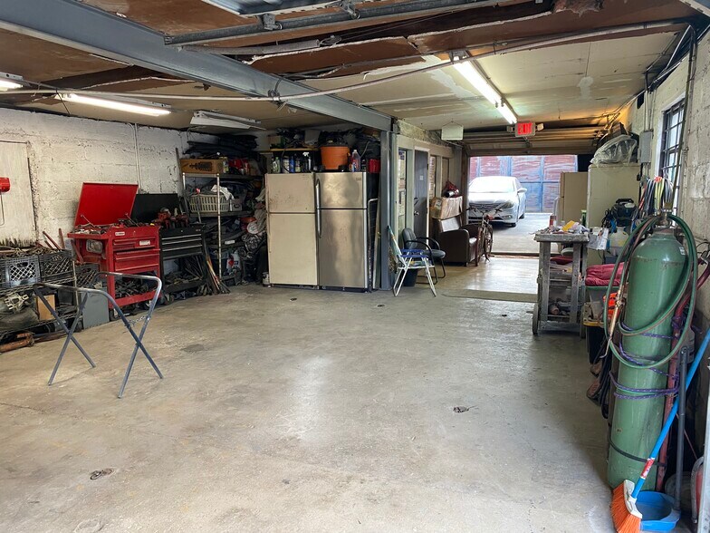 4935 E 10th Ln, Hialeah, FL à vendre - Photo intérieure - Image 2 de 5