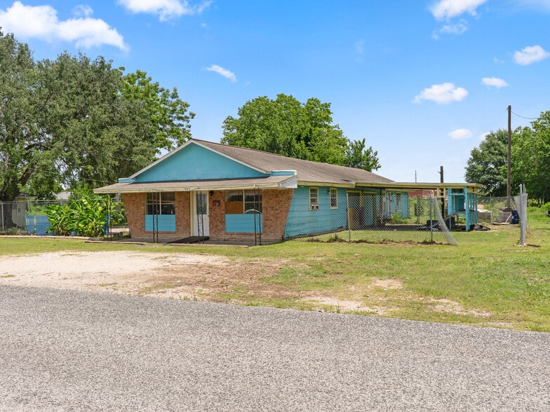 909 Avenue C, Bay City, TX à vendre - Photo du bâtiment - Image 3 de 5