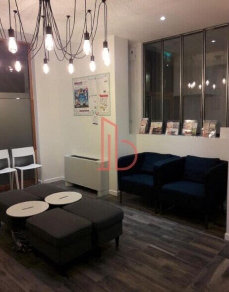 Office in Bordeaux for lease - Interior Photo - Image 3 of 4
