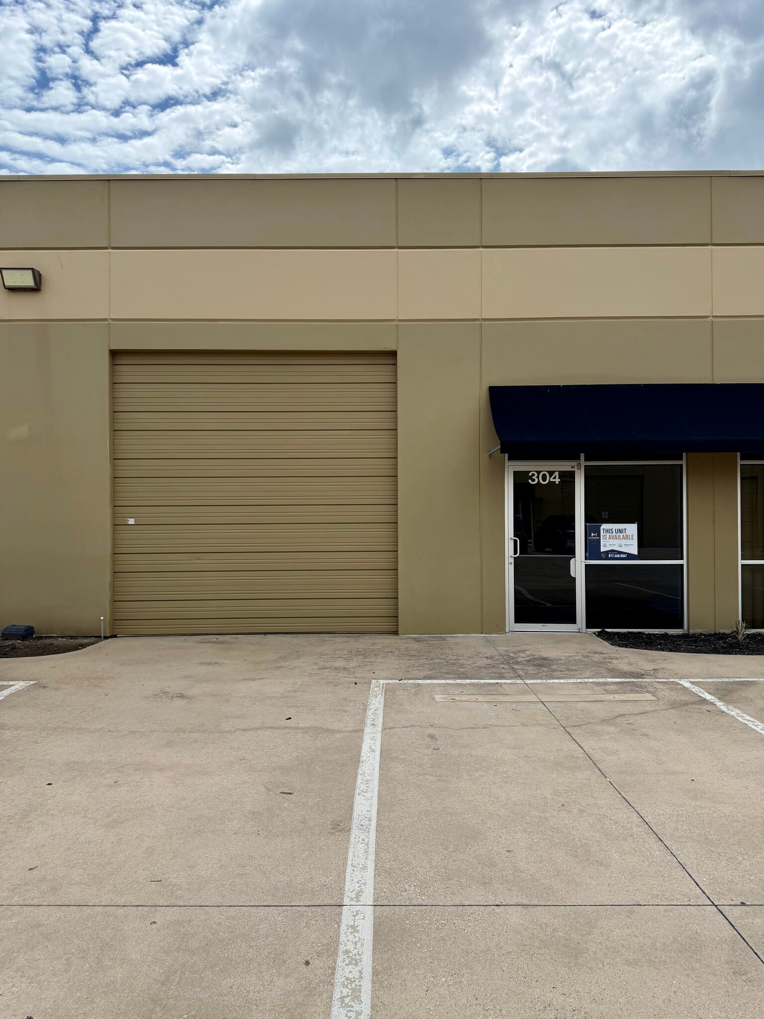 2810 W Pioneer Pky, Dwg, TX for lease Primary Photo- Image 1 of 8