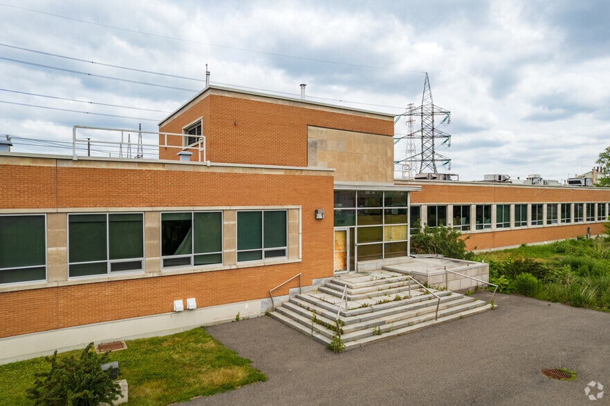 7101 Rue Notre-Dame E, Montréal, QC for lease - Building Photo - Image 2 of 8