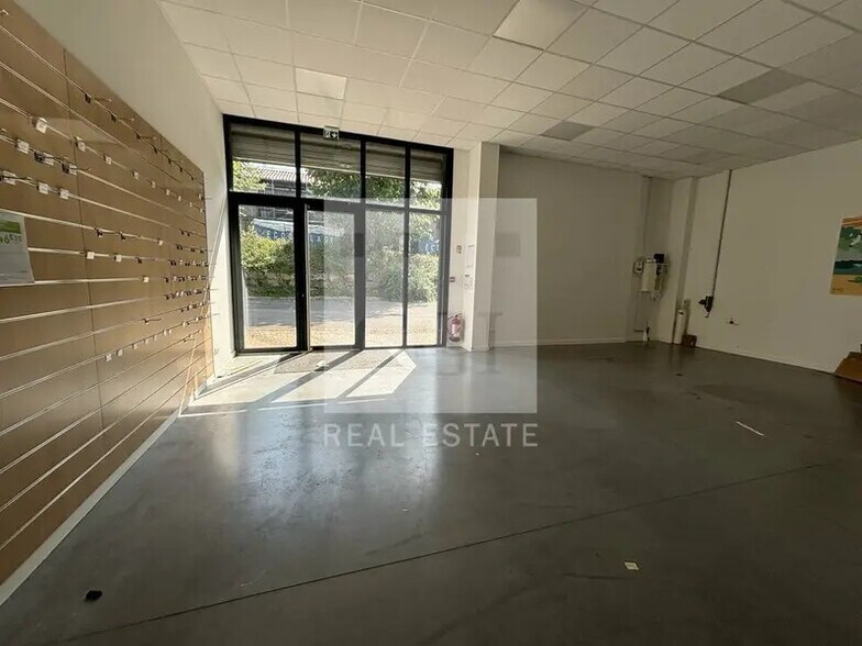 2 Rue Des Vanneaux Huppés, Bourgoin-Jallieu for lease - Interior Photo - Image 2 of 8