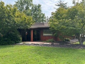 More details for 303 N Robinson Cir, Carbondale, IL - Office for Sale