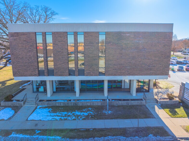 10533 W National Ave, West Allis, WI à vendre - Photo du bâtiment - Image 2 de 16