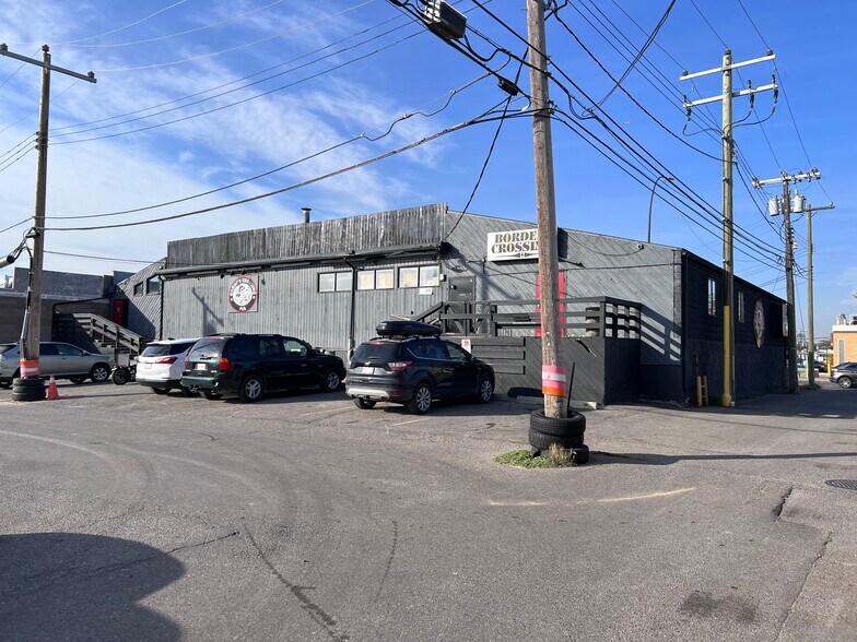 1814 36th St SE, Calgary, AB à vendre - Photo du bâtiment - Image 2 de 8