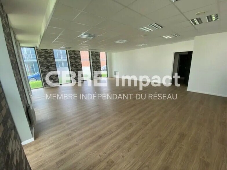 Bureau dans Reims à louer - Photo du bâtiment - Image 2 de 12