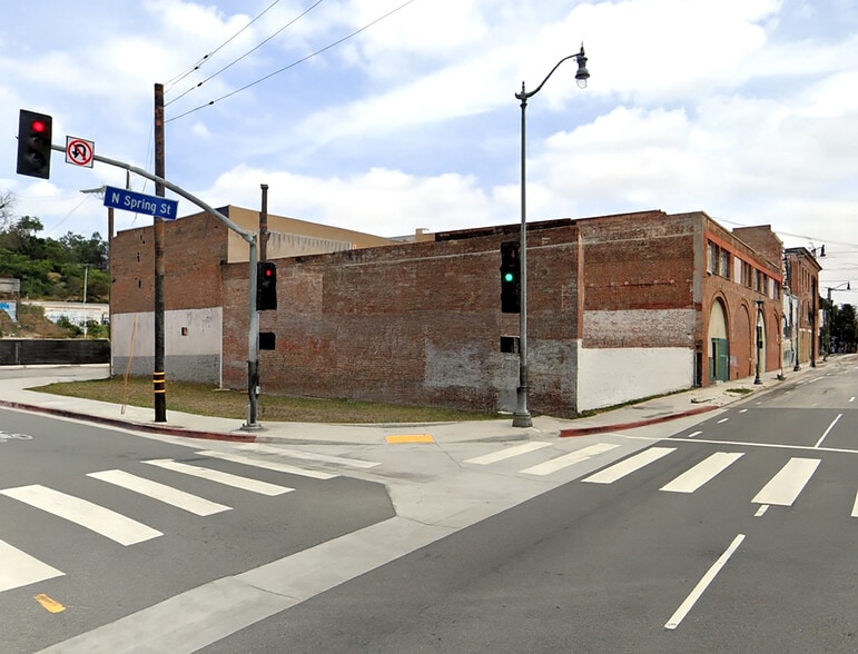 Bankruptcy Sale: Industrial Compound portfolio of 6 properties for sale on LoopNet.ca - Building Photo - Image 2 of 18