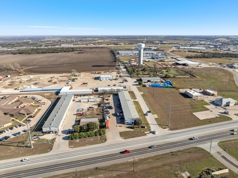 7695 Bagby Ave, Waco, TX for lease - Building Photo - Image 2 of 7