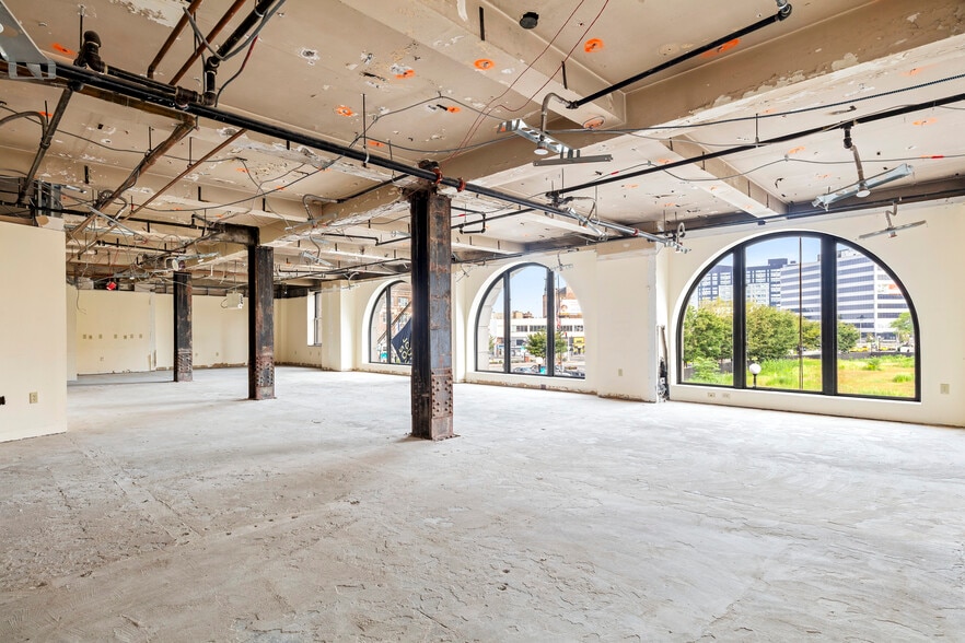 26 Journal Square, Jersey City, NJ for lease - Interior Photo - Image 3 of 33