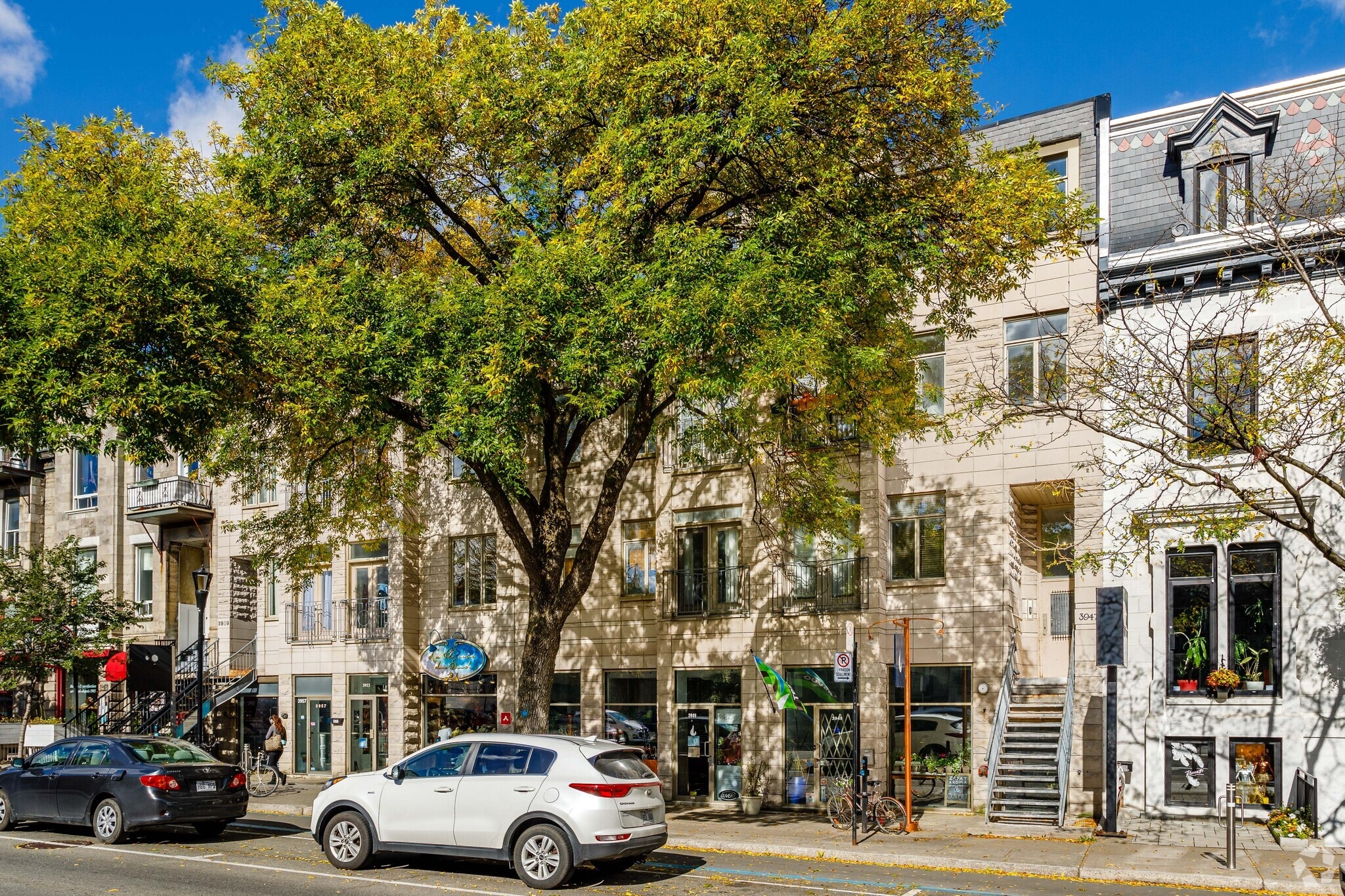 3947-3959 Saint-Denis, Montréal, QC for sale Primary Photo- Image 1 of 12