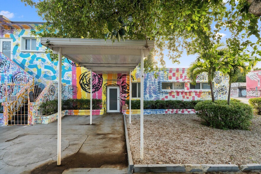 300 NW 54th St, Miami, FL à louer - Photo du bâtiment - Image 3 de 10