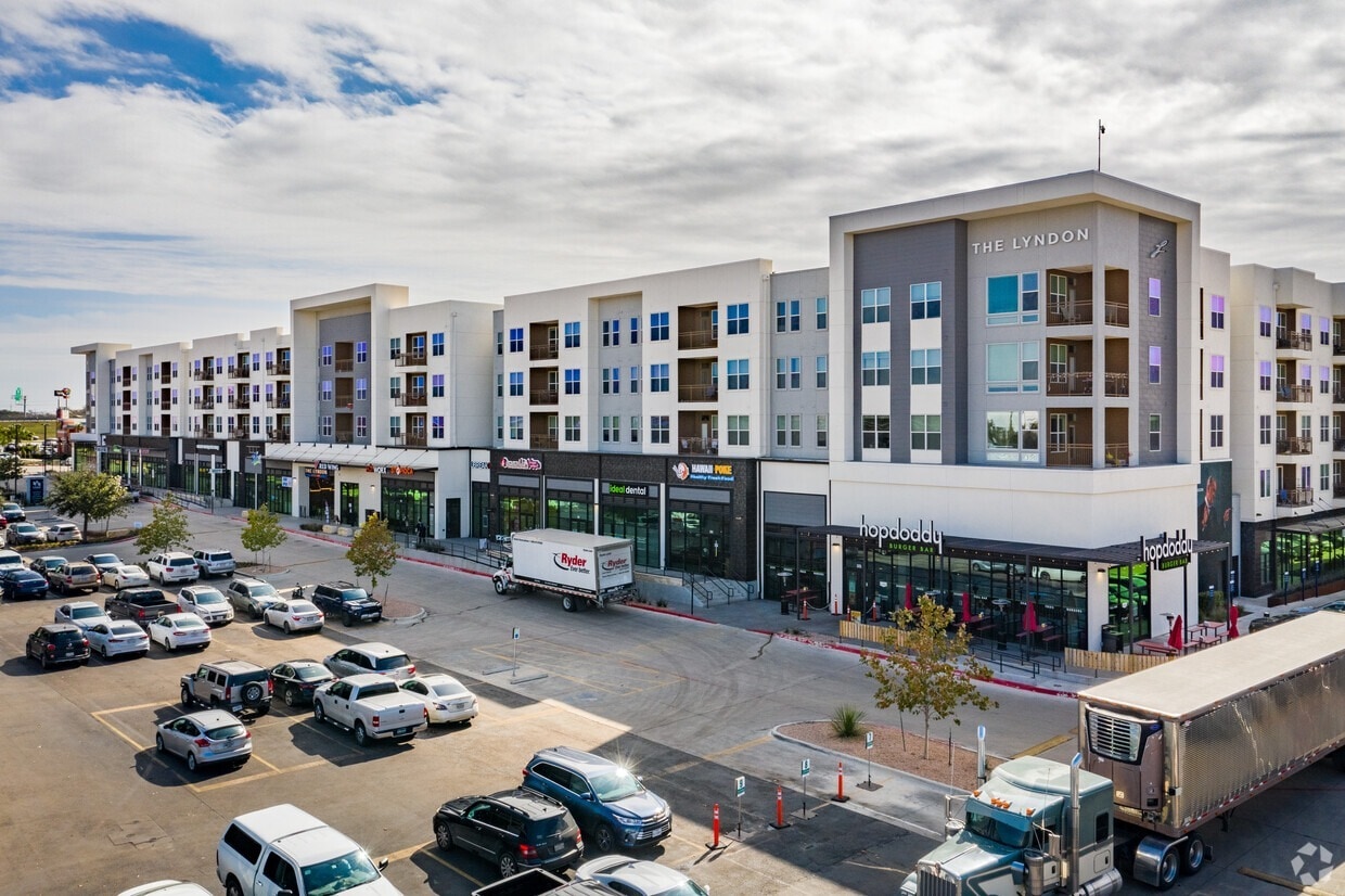 200 Springtown Way, San Marcos, TX à louer Photo du bâtiment- Image 1 de 8