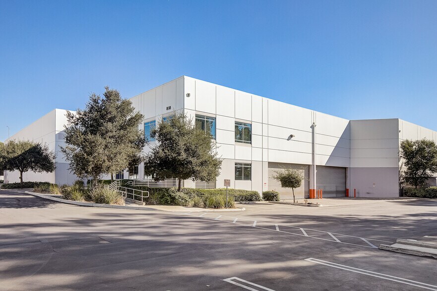 888 W Crowther Ave, Placentia, CA à vendre - Photo du bâtiment - Image 2 de 11