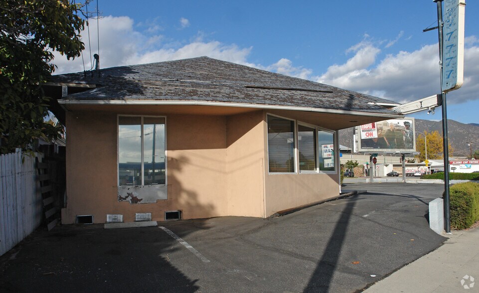 281 Altadena Dr, Pasadena, CA à louer - Photo du bâtiment - Image 2 de 3