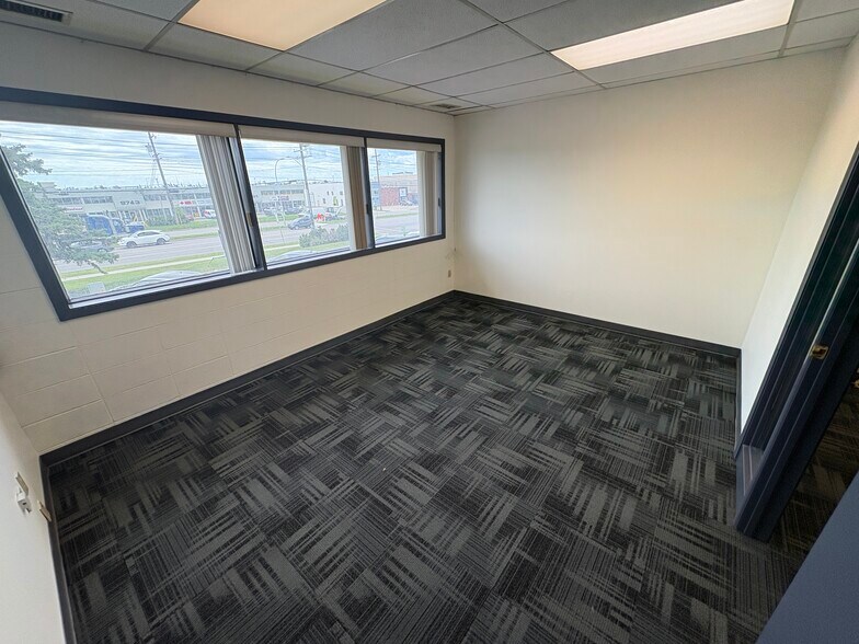 9730-9738 51st Ave NW, Edmonton, AB à louer - Photo du bâtiment - Image 1 de 3