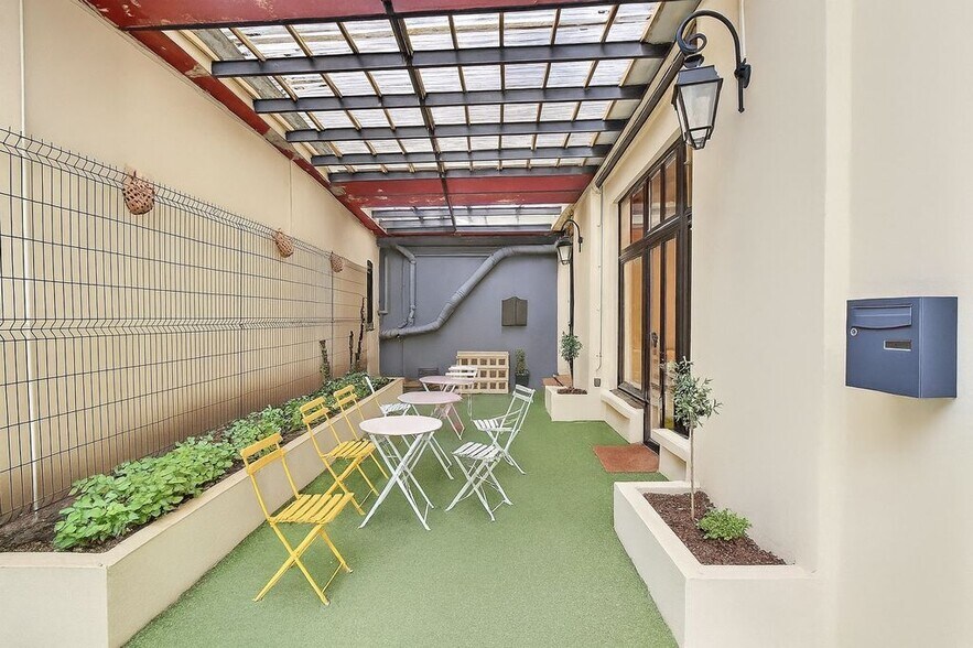 5 Rue Cyrano De Bergerac, Paris à louer - Photo du bâtiment - Image 1 de 10
