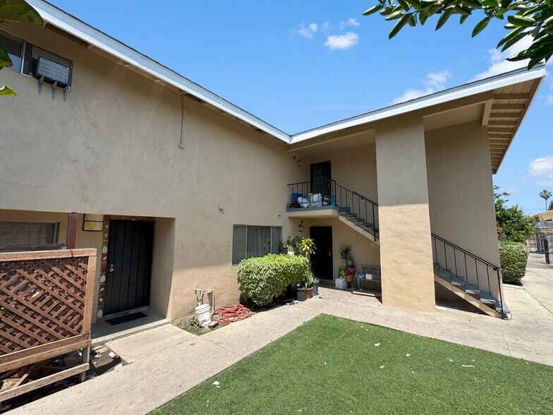 2418 Angela St, Pomona, CA à vendre - Photo du bâtiment - Image 2 de 11