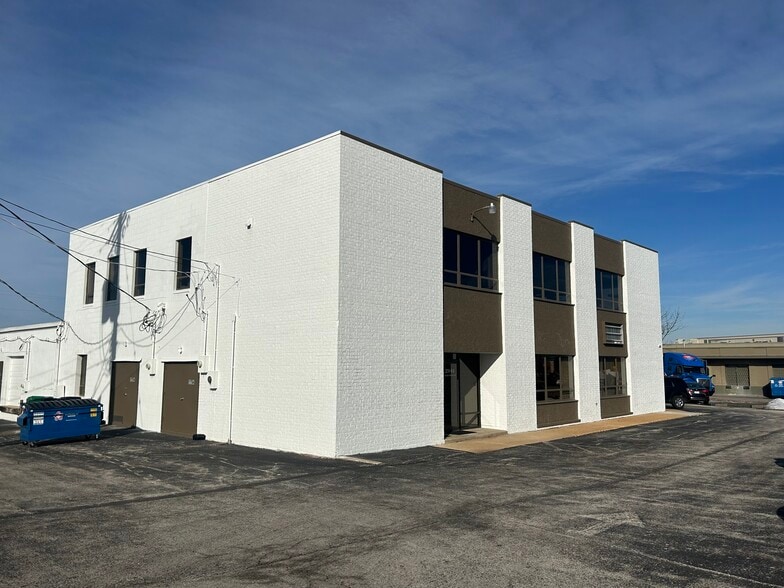 11704-11718 Lackland Industrial Dr, Saint Louis, MO à vendre - Photo du bâtiment - Image 3 de 11