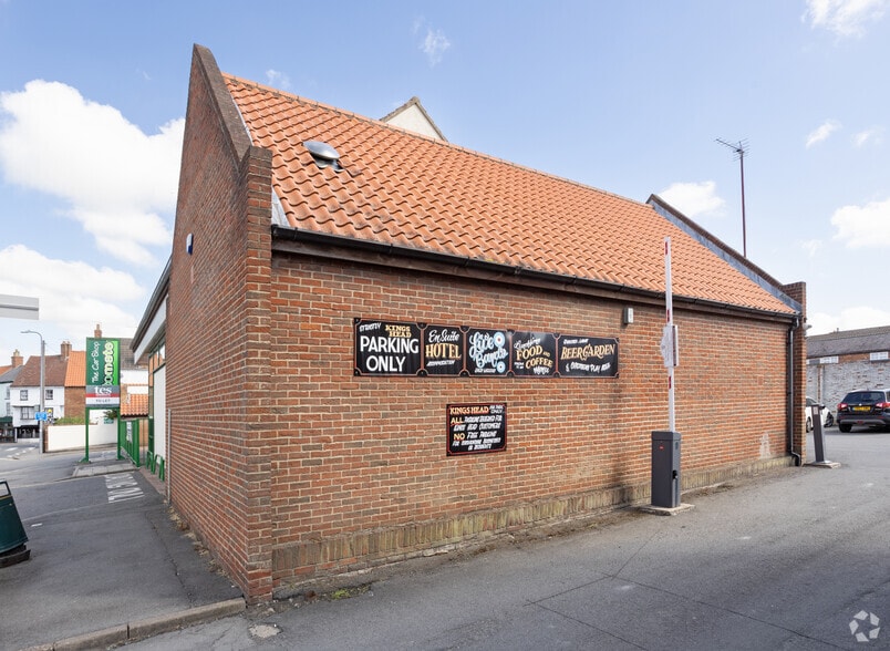 29 Upgate, Louth for lease - Building Photo - Image 3 of 9