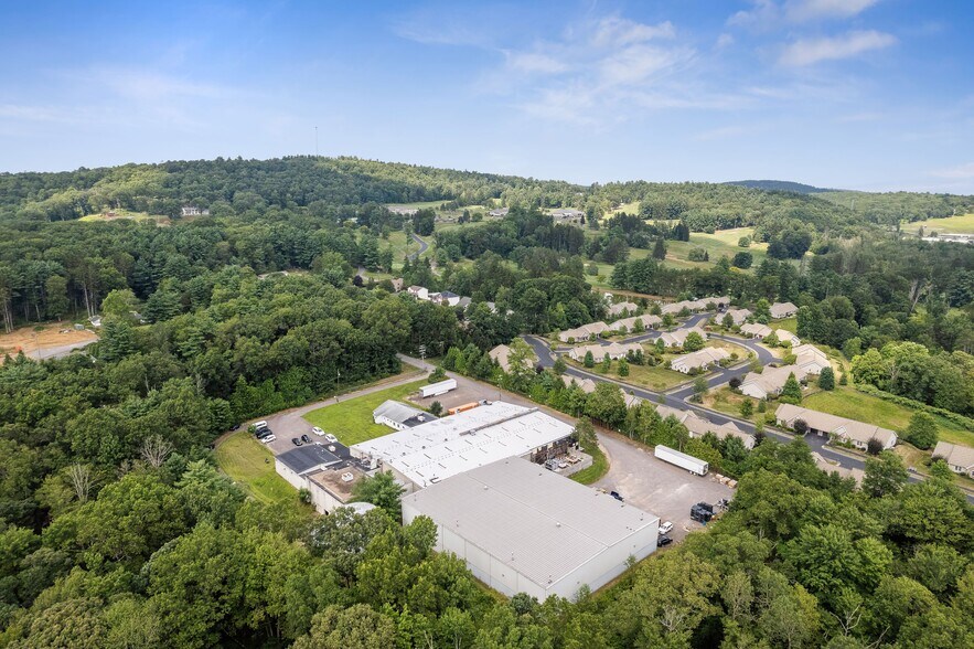 555 Country Club Rd, Dallas, PA à vendre - Photo du bâtiment - Image 3 de 44