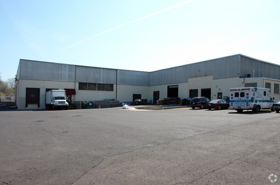 550 State Rd, Bensalem, PA à louer - Photo du bâtiment - Image 3 de 9