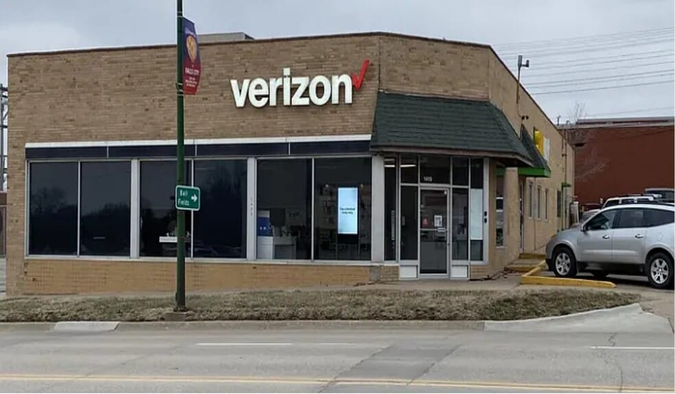 1423 Harlan St, Falls City, NE for lease - Primary Photo - Image 1 of 2
