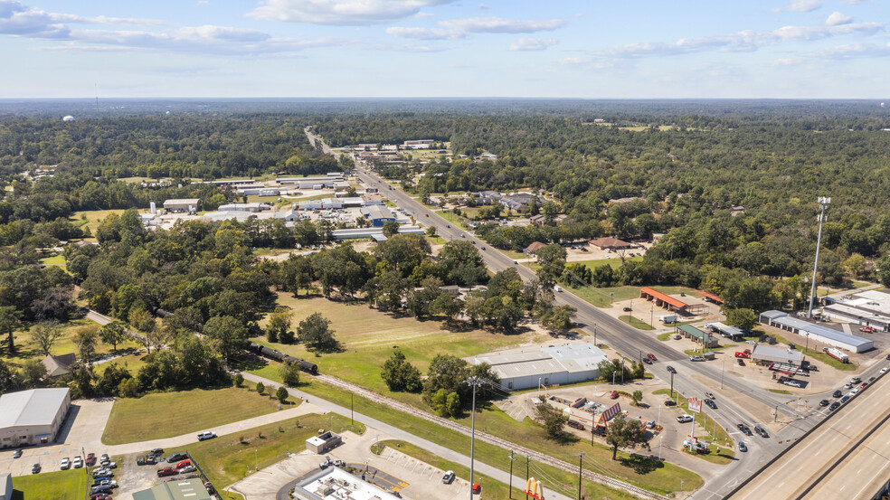 2301 W Frank Ave, Lufkin, TX à vendre - Photo du bâtiment - Image 1 de 1