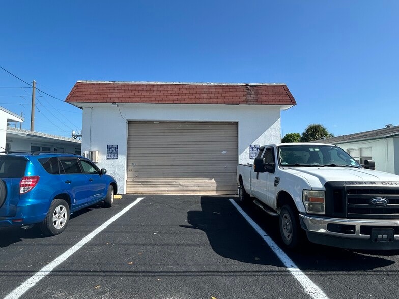 2028 Buchanan St, Hollywood, FL for lease - Building Photo - Image 2 of 5