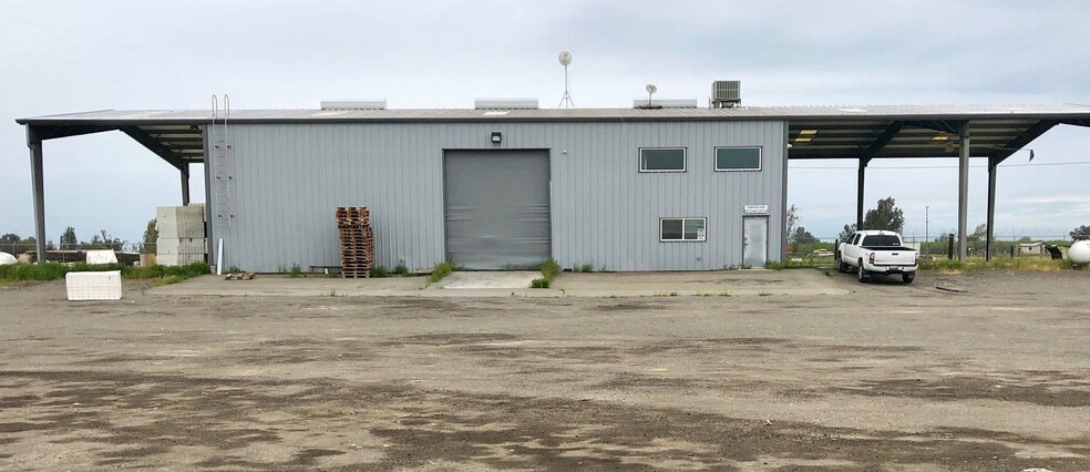 East of Highway 99 & North of Deer Creek Avenue, Earlimart, CA for sale - Primary Photo - Image 1 of 10