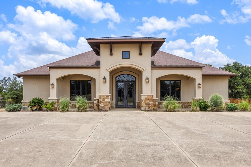 105 Applewood Dr, Cedar Creek, TX for lease - Building Photo - Image 2 of 41