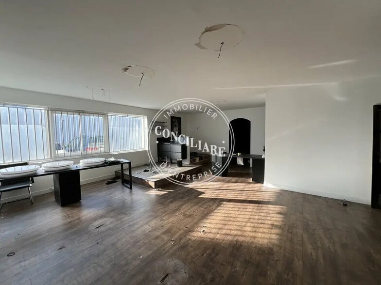 Retail in Portet-sur-Garonne for lease - Interior Photo - Image 2 of 6