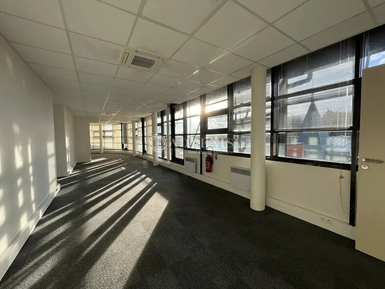 Office in Melun for sale - Interior Photo - Image 3 of 12