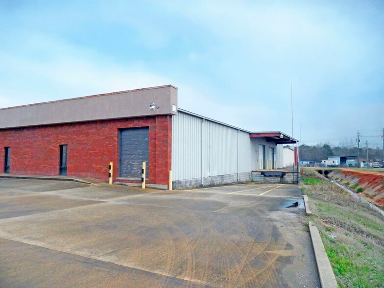 882-886 Plantation Way, Montgomery, AL for sale - Building Photo - Image 2 of 7