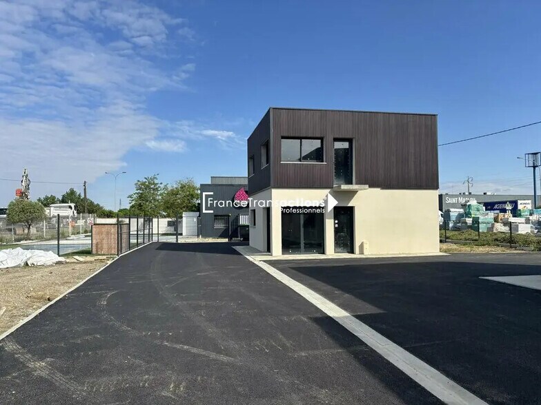 Commerce de détail dans Saint-Alban à louer - Photo du bâtiment - Image 3 de 5